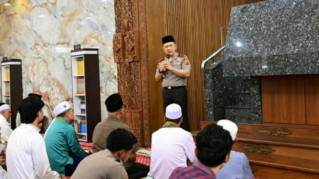 Kapolda Jambi Salat Jumat Keliling, Ajak Masyarakat Jaga Kamtibmas dan Berantas Narkoba
